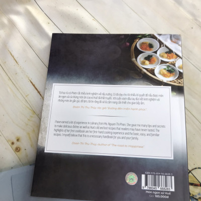 Món Ngon Xứ Huế (Hue Delicacies) Song Ngữ