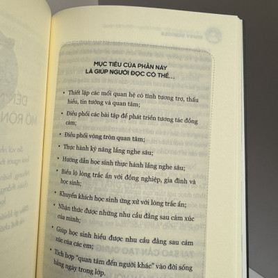 HAPPY SCHOOL – MỖI NGÀY ĐẾN TRƯỜNG LÀ MỘT NGÀY VUI-Hà Vĩnh Thọ- Nhóm dịch học viện Eurasia chuyển ngữ-Thái Hà - NXB Lao Động