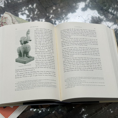 (Ấn bản 2023, bìa cứng, có áo quà tặng kèm gồm bản đồ, bookmark và bộ postcard 8 tấm) VIỆT NAM SỬ LƯỢC (ẤN BẢN KỈ NIỆM 100 NĂM XUẤT BẢN LẦN ĐẦU)– Trần Trọng Kim_ Đông A - NXB Văn Học