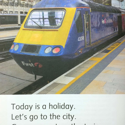 Dolphin Readers Level 2: A Visit To The City