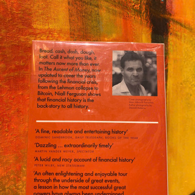 Sách - The Ascent Of Money by Niall Ferguson - History /  Economics / Finance Nonfiction - English Book 