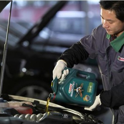 Dầu nhớt cho động cơ ô tô Castrol Magnatec, SAE 5W-30, SP, ILSAC GF-6 (Can 4 lít)
