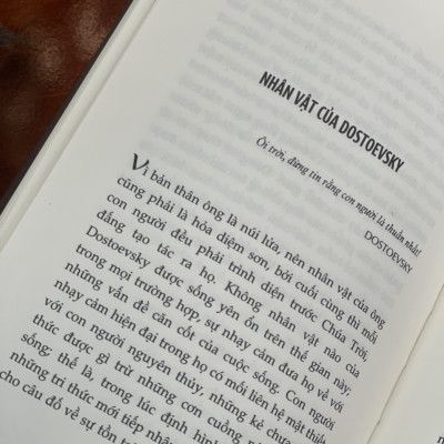 [tặng tấm postcard bức họa Ba Bậc Thầy] [bìa cứng in giới hạn 150c] BA BẬC THẦY BALZAC * DICKENS * DOSTOEVSKY – Stefan Zweig – Người dịch Nguyễn Tuấn Bình – Bình Book - NXB Tri Thức