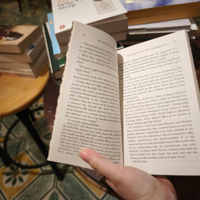 Sách - The Hound of the Baskervilles by Sir Arthur Conan Doyle - Mystery / Fiction in English