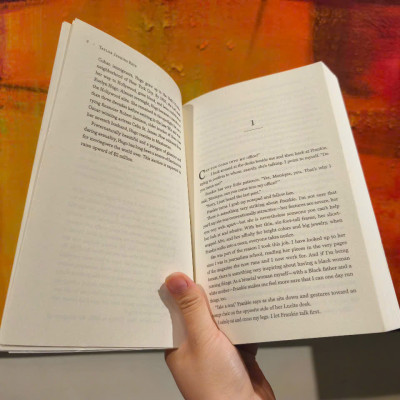 Sách - The Seven Husbands of Evelyn Hugo by Taylor Jenkins Reid - Fiction/ Romance in English