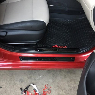 Bậc chân trong ngoài dành cho xe Huyndai Accent 2018-2019-2020-2021 hình ảnh thật