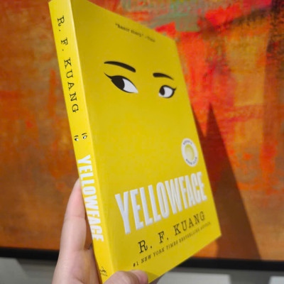 Sách - Yellowface: A Novel of Racism and Cultural Appropriation by R. F Kuang/Paperback US khổ lớn