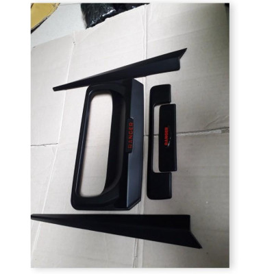 Ốp Tay + hõm cốp xe dành cho Ranger  màu đen  đời 2016-2019