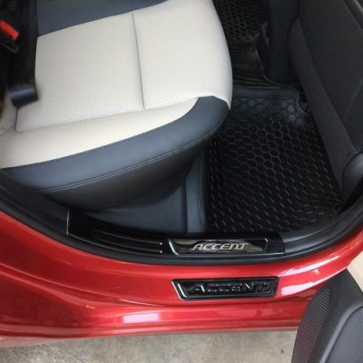 Bậc chân trong ngoài dành cho xe Huyndai Accent 2018-2019-2020-2021 hình ảnh thật