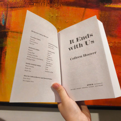 Sách - It Ends with Us by Colleen Hoover - Romance/ Fiction in English