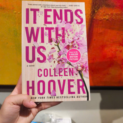 Sách - It Ends with Us by Colleen Hoover - Romance/ Fiction in English