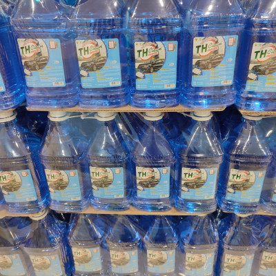 Nước rửa kinh ô tô, xe máy TH CLEAN can 2.5 lít