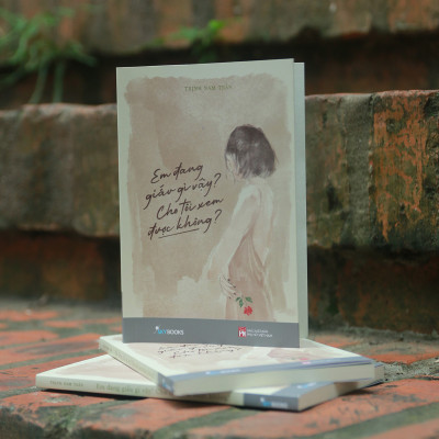 Em Đang Giấu Gì Vậy? Cho Tôi Xem Được Không?