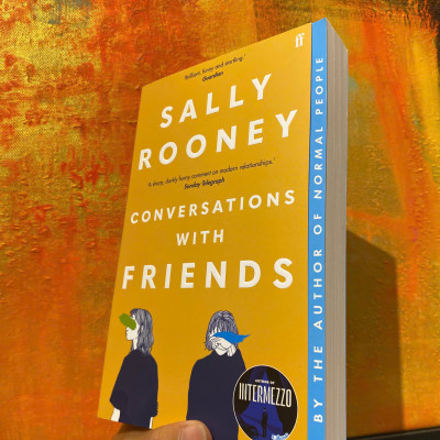 Sách - Conversations with Friends by Sally Rooney - Tiểu thuyết tiếng Anh/Novel /Fiction in English