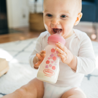 [ WB03610 ] Bộ quà tặng gồm 3 bình sữa cổ rộng ( 1 bình 150ml + 2 bình 270ml ), 1 ty ngậm 0-6m+ và 1 cọ bình sữa