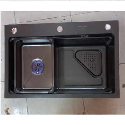 Chậu rửa bát 1 hố 6845 Valenza inox 304 nano đen dày 3li kèm khay đựng, bộ xả, rổ lnox lỗ-Hàng đẹp