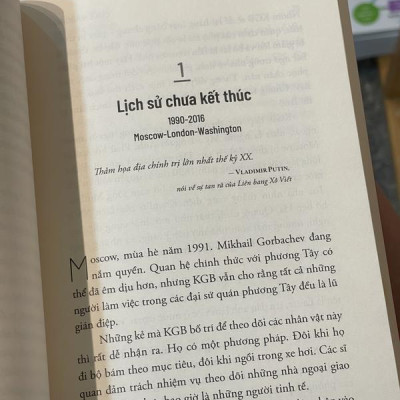 Sách - Âm mưu câu kết: Chính trị Hoa Kỳ bị thao túng từ bên ngoài như thế nào? (Nhã Nam HCM)