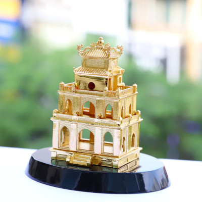 Biểu tượng Tháp Rùa mạ vàng