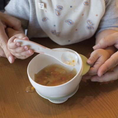 Bộ muỗng nĩa cong RICHELL Nhật TLI bước 2 cho bé tập xúc ăn | Baby (Kèm hộp)