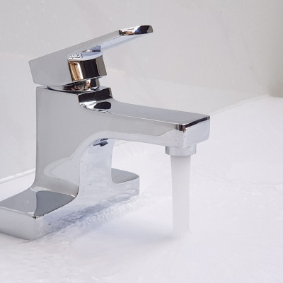 Vòi Lavabo nóng lạnh 2 chân Đồng mạ Chrome Eurolife EL-DAISY 03 (Trắng bạc)