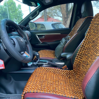 Đệm lót ghế ô tô hạt gỗ Bách Xanh 100% tự nhiên tựa lưng massage trên ô tô