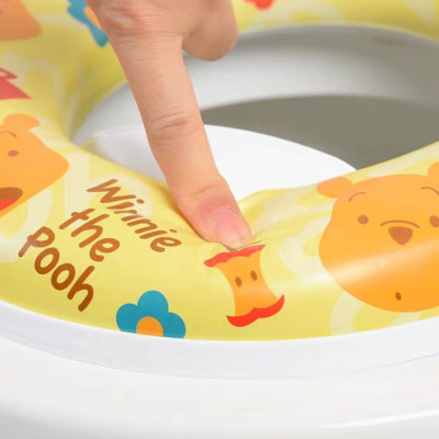 Bệt thu nhỏ bồn cầu có tay vịn cho bé - giao màu ngẫu nhiên