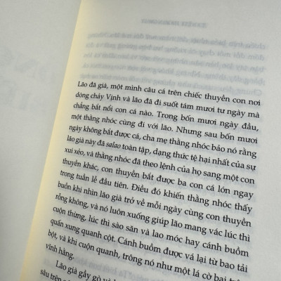 ÔNG GIÀ VÀ BIỂN CẢ - Ernest Hemingway - Hiền Trang dịch - Nhã Nam - Nhà xuất bản Văn Học.