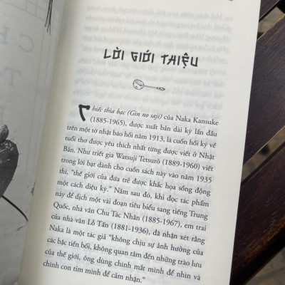 (Một trong những tác phẩm KINH ĐIỂN VĨ ĐẠI của văn học Nhật hiện đại với hơn 1 triệu bản đã được bán ra ) CHIẾC THÌA BẠC - Kansuke Naka - Khánh Trang dịch – 1980 Books – NXB Thanh Niên 