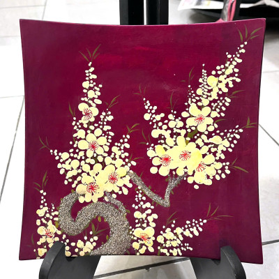 Dĩa sơn mài cao cấp Thanh Bình Lê họa tiết hoa đào, cô gái đào