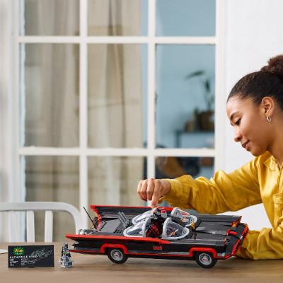 LEGO SUPERHEROES 76328 Đồ Chơi Lắp Ráp Xe Batmobile Huyền Thoại (1822 chi tiết)