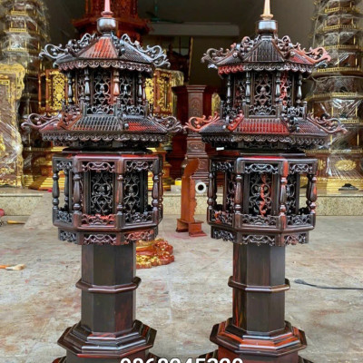 CẶP ĐÈN THỜ BẰNG GỖ TRẮC ĐỎ ĐEN KT CAO 100×35CM 