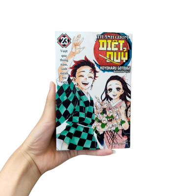 Sách - Thanh Gươm Diệt Quỷ - Kimetsu No Yaiba - Tập 23 - Vượt Qua Tháng Năm, Sinh Mệnh Tỏa Rạng (Tái Bản 2025)