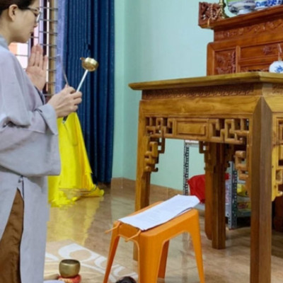 Bàn đọc kinh Có Kẹp Sách Bàn Niệm Phật Tốt Đẹp Dễ Sử Dụng