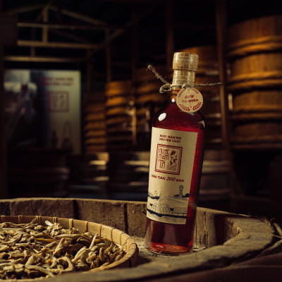 Thùng 6 chai nước Mắm Tĩn nhãn đỏ độ đạm 40N tự nhiên chai 500ml nước mắm rin nguyên chất truyền thống sạch từ cá cơm than muối tinh khiết sánh đặc thịt cá không chất bảo quản