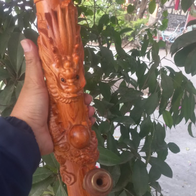 Điếu cày khắc rồng cuốn bằng gỗ hương đá kt 60×7×7cm 