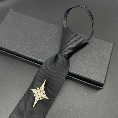 Cà vạt 6cm dây kéo màu đen kẻ tăm trơn đính thoi đá vàng thiết kế mẫu mới t4/2024