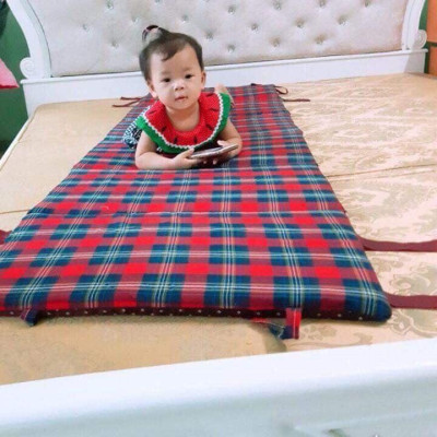 ĐỆM GẤP CÓ THỂ DÙNG MANG TỚI VĂN PHÒNG HOẶC DÙNG CÁ NHÂN( MÀU NGẪU NHIÊN )