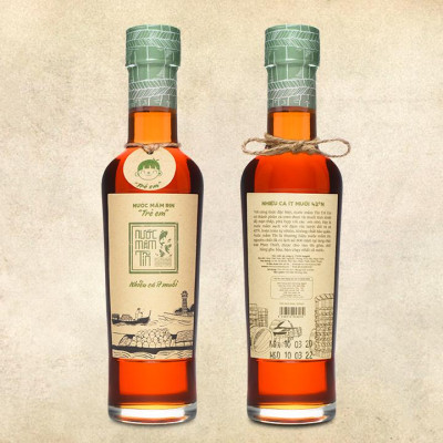 Nước mắm Tĩn Trẻ Em Cho Bé Ăn Dặm độ đạm 42N tự nhiên chai thủy tinh 250ml nước mắm rin nguyên chất truyền thống sạch nước mắm nhỉ từ thùng lều gỗ cốt đặc biệt cá cơm than muối tinh khiết, cho bé ăn dặm không chất bảo quản