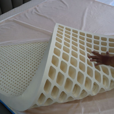 Nệm cao su Kim Cương Happy Gold 100% cao su thiên nhiên, đàn hồi cao, nâng đỡ cơ thể tối ưu, bảo vệ da khỏi dị ứng