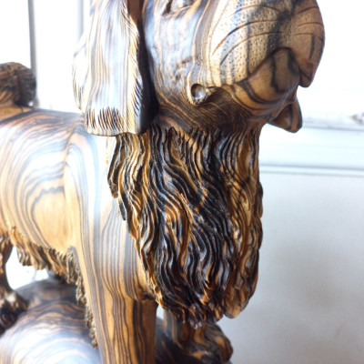 Tượng con chó phong thủy tài lộc bằng gỗ mun hoa đẹp long lanh kt cao 38×32×15cm chưa kệ chân kỷ  