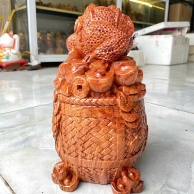 Tượng thiềm thừ trấn thùng vàng  phong thủy hút tài lộc bằng gỗ hương đá kt 25×15×14cm 