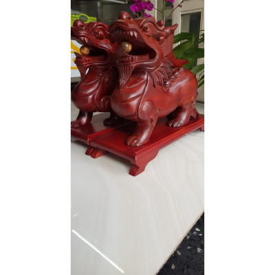 Cặp Tỳ Hưu Ngậm Châu Hút Tài Lộc Gỗ Muồng Size Dài 40cm x Cao 33cm x ngang 15cm trưng Tỳ Hưu phòng khách nhà, công ty Công dụng Tỳ Hưu thu hút tài lộc cho gia chủ ạ