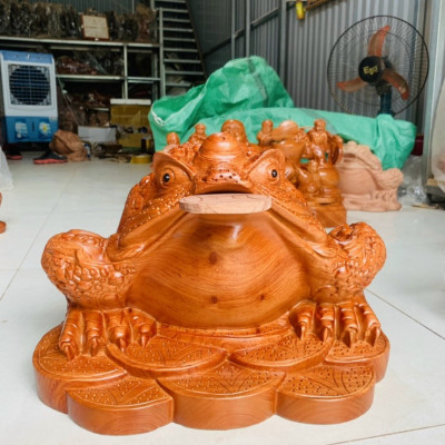 Cóc ngậm đồng tiền bằng gỗ hương đá kt 40×27×30cm