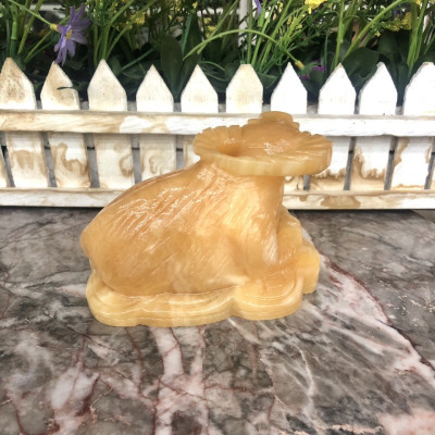 Tượng con trâu giáp phong thủy đá ngọc hoàng long đặt bàn làm việc - Dài 11 cm