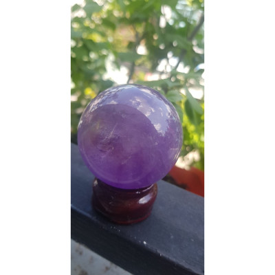Trái Bi Phong Thủy Đá Thạch Anh Tím tự nhiên đậm tươi nhỏ vừa đế gỗ để bàn size cao 8cm x đk 6cm có tên khoa học amethyst hợp Anh Chị mệnh Hỏa và Thổ đặt trên bàn làm việc, nhà, công ty hướng Đông hoặc hướng Nam giúp cân bằng nội tâm, đem lại bình an ạ