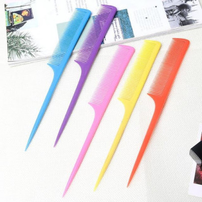 Lược chải tóc, rẽ ngôi tạo kiểu đầu nhọn nhiều màu sắc