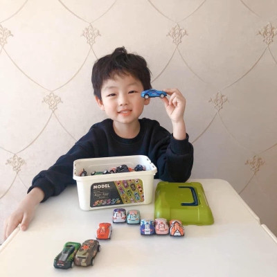 Hộp  30 xe  ô tô  đồ chơi , nhỏ nhắn xinh xắn , đa dạng nhiều màu 