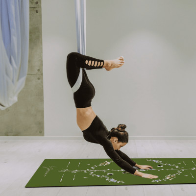 Thảm tập yoga chính hãng Yvonne, Hummingbird (Green Moss) - TẶNG KÈM 3 PHẦN QUÀ - dày 6mm bề mặt nhám, siêu bám, chống trơn trượt, ưa mồ hôi