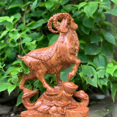 Tượng con dê phong thủy bằng gỗ hương đá kt cao 20×13×6cm