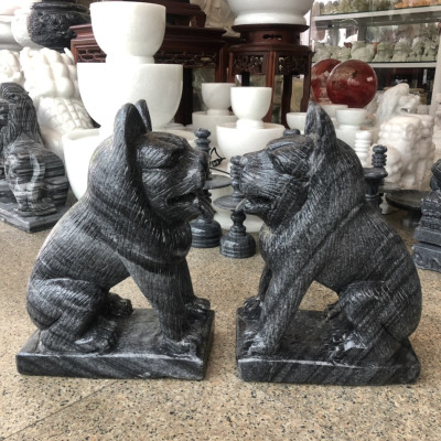 Cặp tượng chó đá phong thủy đá cẩm thạch đen gác cổng - Cao 40 cm